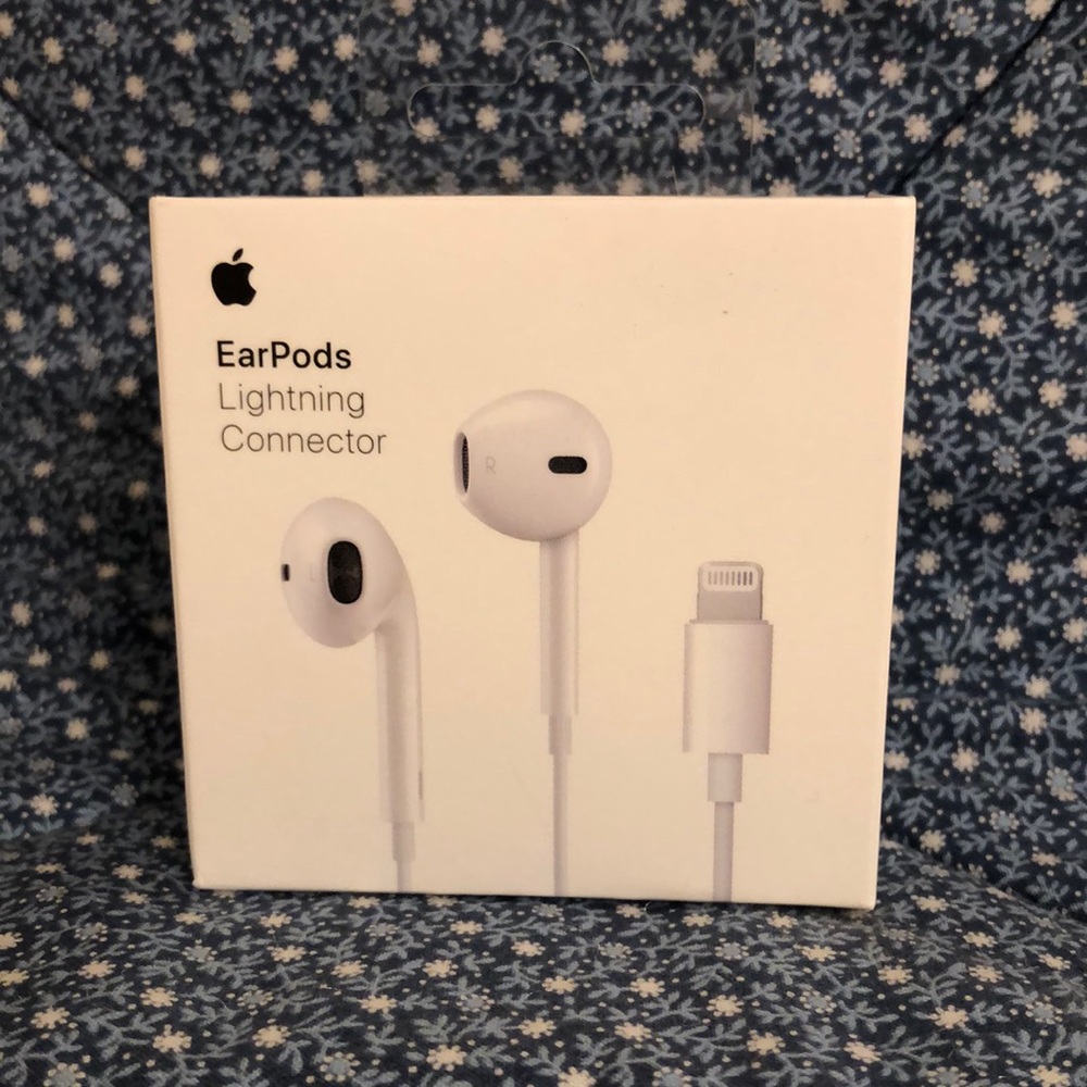 New in box Apple EarPods w Lightning Connector